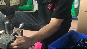 万向转孔攻牙部门