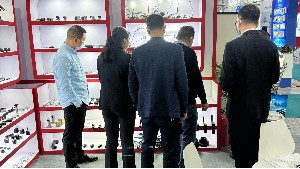 万向源头厂家生产拖链 尼龙拖链 静音拖链