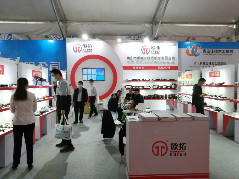 万向批发尼龙拖链,内波纹手轮,背波纹手轮,椭圆拉手,胶木拉手,方形拉手