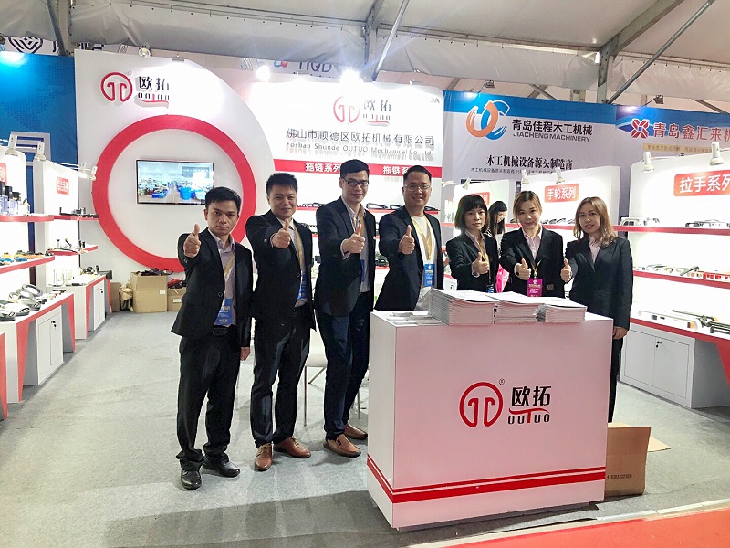 万向制造黄点拖链，内波纹手轮,背波纹手轮,椭圆拉手,胶木拉手,方形拉手